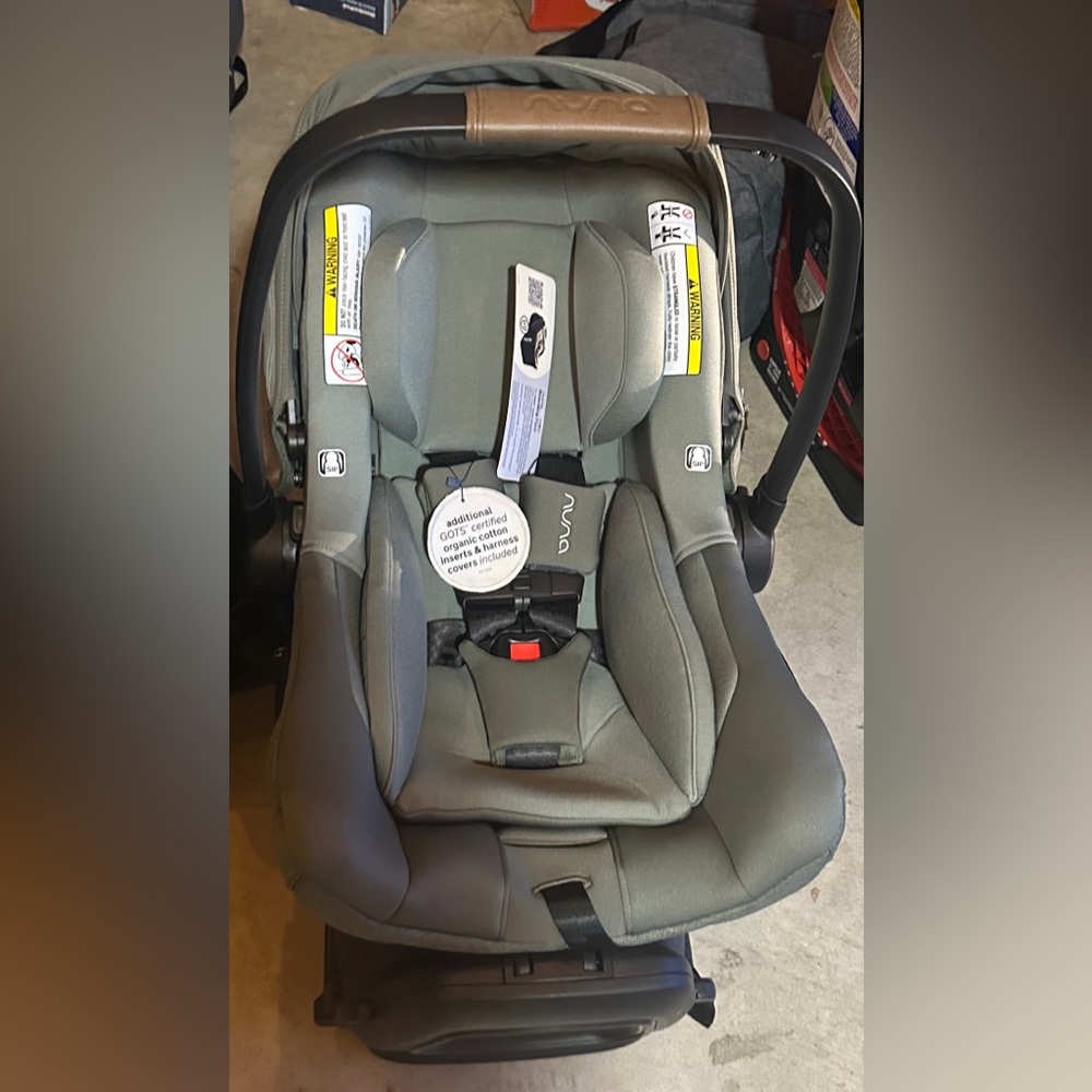 🎉SOLD🎉 Nuna Pipa Lite RX